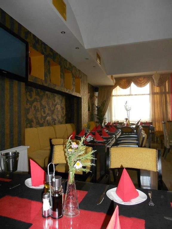 Gala-Garden Hotell Bitola Exteriör bild