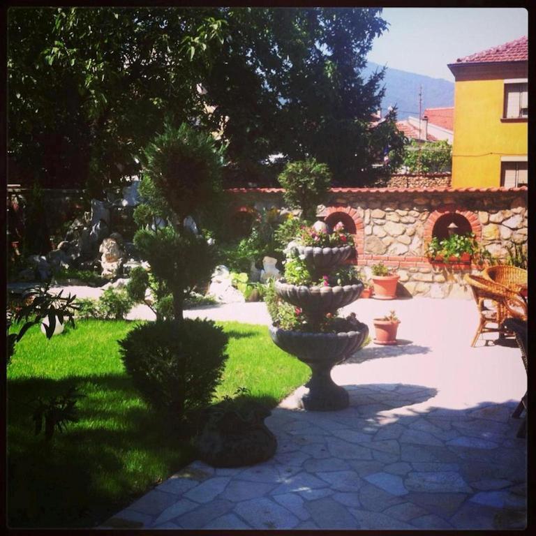 Gala-Garden Hotell Bitola Exteriör bild